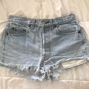 Size 25 vintage Levi’s shorts ; high waisted